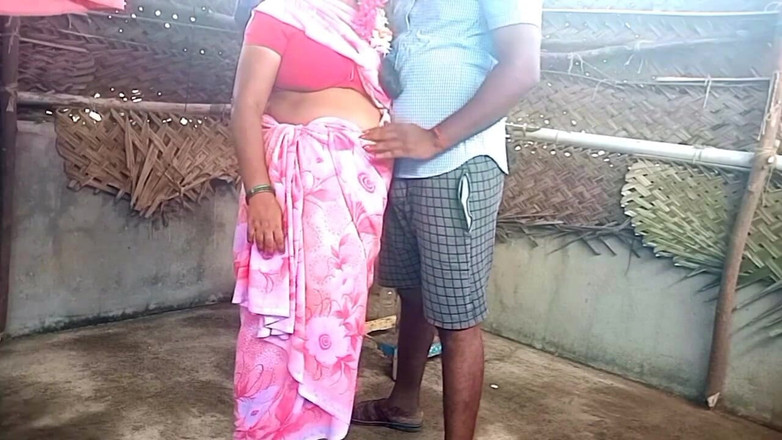 Priyanka314: インドのサリーおばさん若い男の子の非常にホットな性交