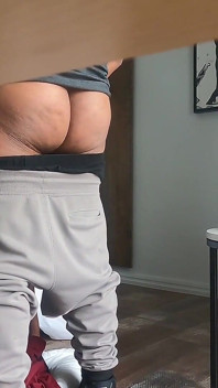 Těsná mačkání 18 Ebony křičí poprvé. Obrovský výstřik na obličej