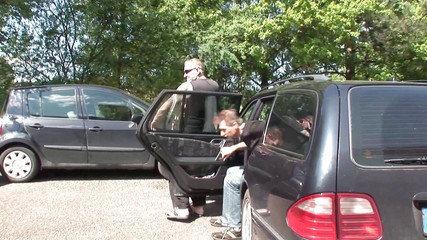 Nightclub Amateur Series: 微胖女郎在户外被双插