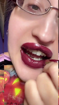 Des lunettes pressées sur ton front - asmr dans mon clip de femme par findom goaldigger