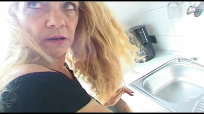 Videos Francaises: Cock Sucking Lady From France Pleasing Lucky Dude