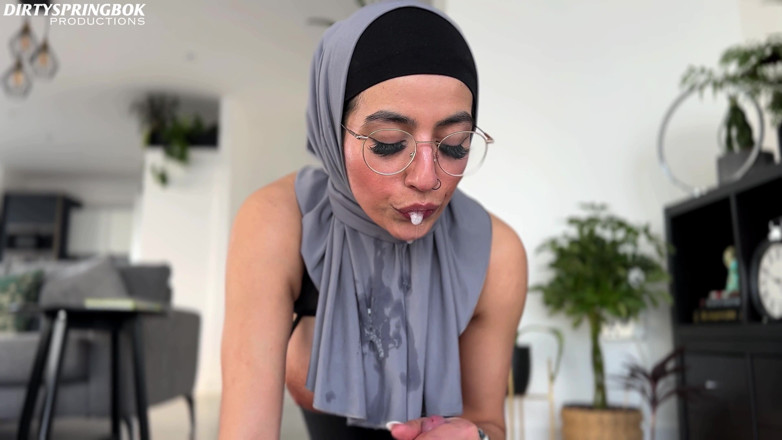 DirtySpringbok: Hijabi Aaliyah Yasin Is Caught by Her Housemate and Gets...