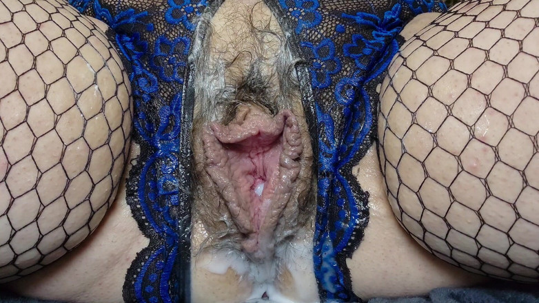 LunaXscorpia: MILF nahaufnahme haarige muschi mit großen schamlippen - buttplug &amp; dildo solo