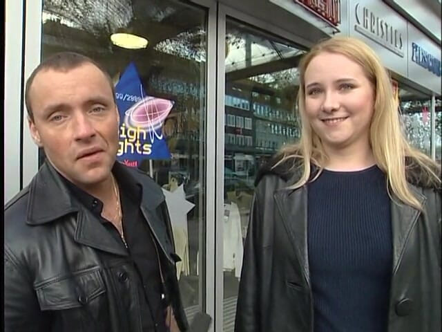 Lucky Cooch: Interviu în aer liber cu o gagică blondă