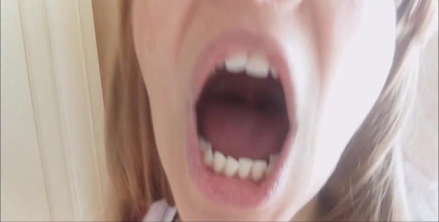 savannahamatoriale: 口がゆっくりと、しかししっかりとあなたを食べようとしている
