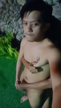 Fleshlab twinks: il giovane gay pinoy riceve il suo primo pompino