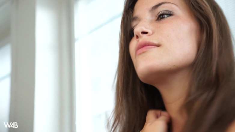 Watch4beauty: Playful Sindy Black