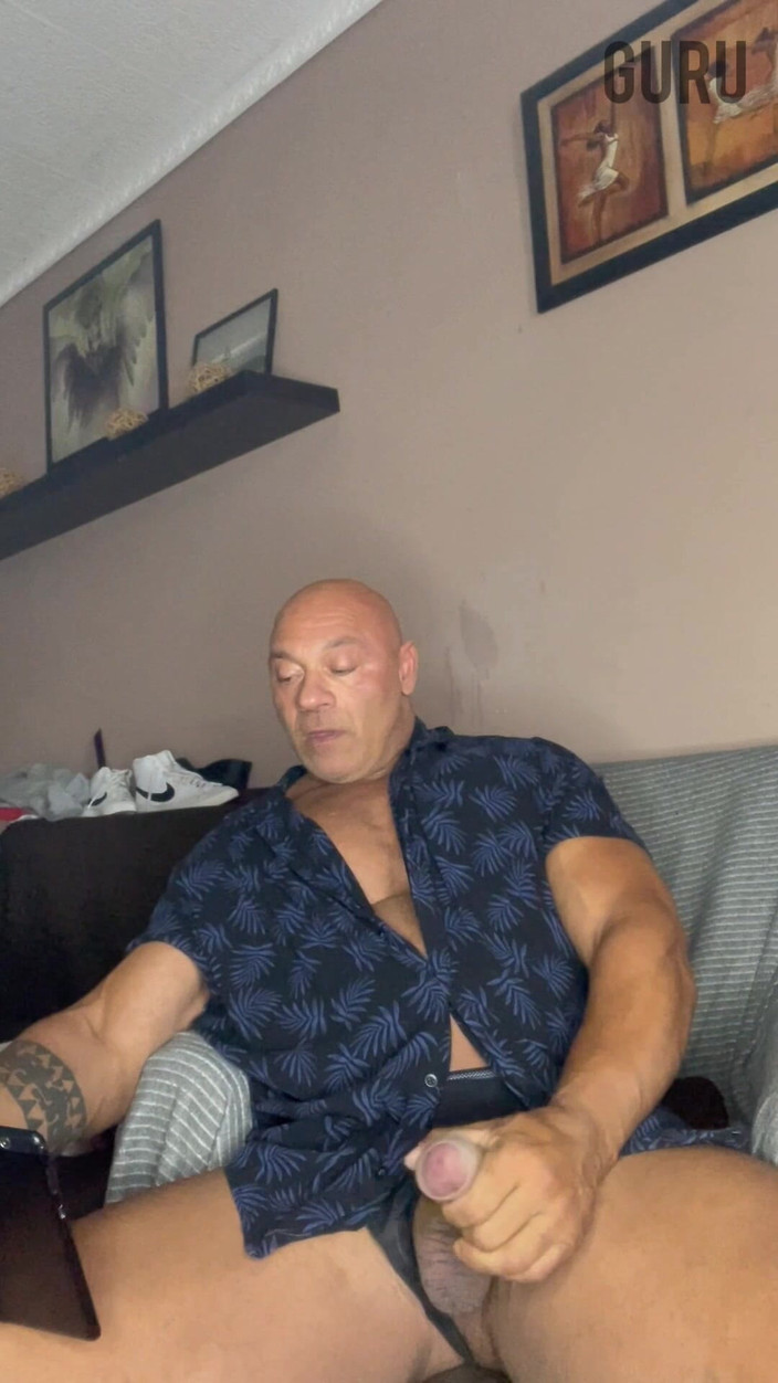 Mr. Guru: Herr Guru bodybuilding Papi wichst zu hause