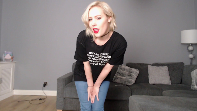 Ripley sweet studio: Desperate to Pee in Blue Jeans