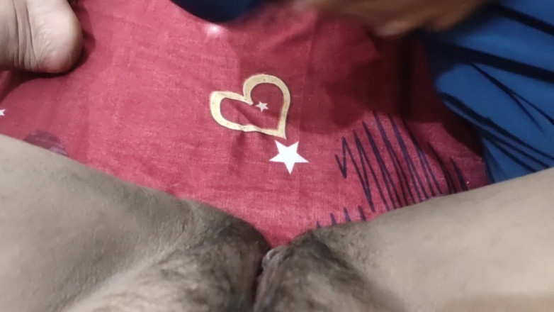 Desi Angel: Geile und nasse rosa haarige muschi, nahaufnahme, loch, zeigt