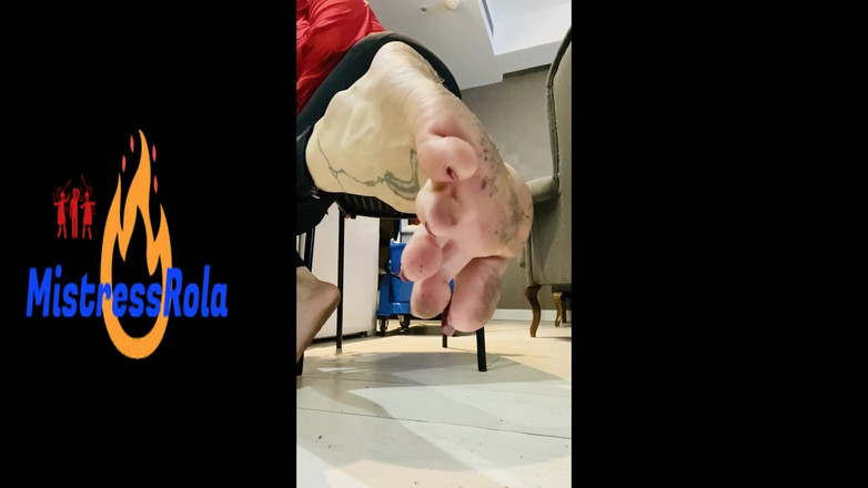 Mistressrola: Les pieds sales veulent se lécher