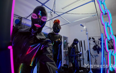 MistressAe: Bts: Neon-sampai makmal lateks Alien - Fisting Berdiri Dalam Karung Lateks