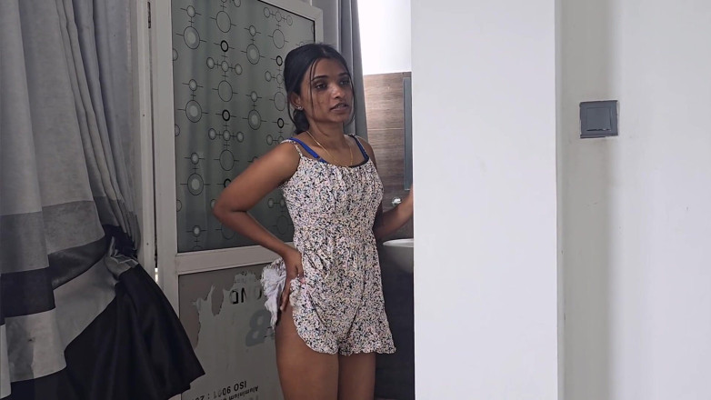 Shashi X: Hermosa hermanastra viendo porno y la folló