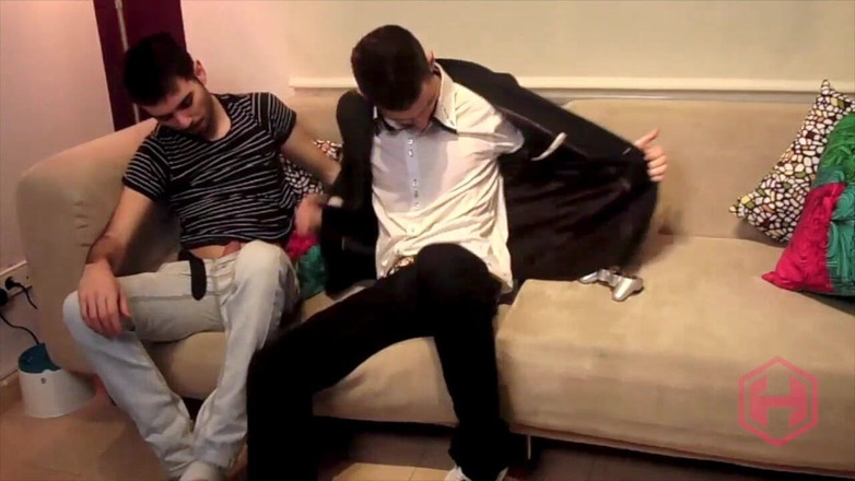 Robyn 3Some: Dengan Tetangga Lurus Saya