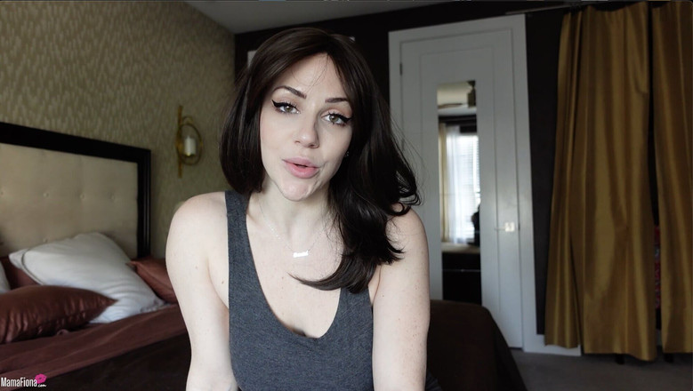 SavvyStar: Ngentot ibu tiri sahabatmu sendiri pakai celana dalam raider