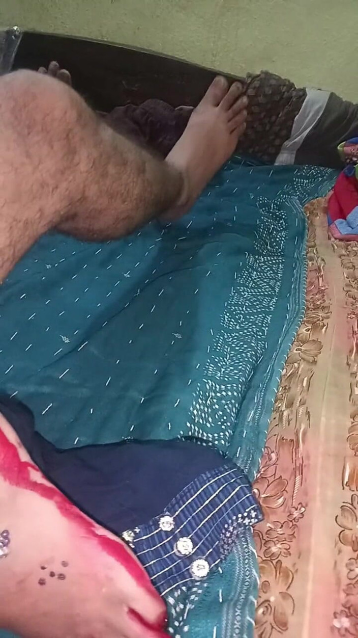 pooja99999: Ogromna kurwa Desi Pooja Bhabhi
