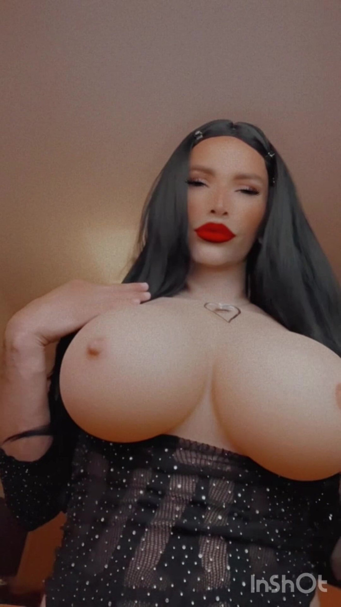 Sissy Slut Brianna: मेरे लिपस्टिक को तुम्हारे लंड पर देखना चाहते हैं?