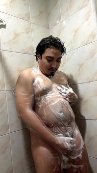 샤워하는 핫한 23살 통통한 필리핀녀