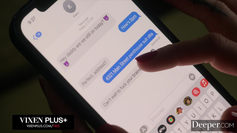 Deeper: Jessie traz Kiara sósia para sexo a três