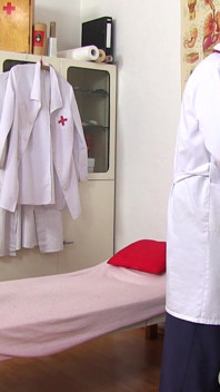 成熟したgyno-気紛れなgyno医師は、患者を記録するために彼の手術でカムを操作します