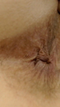 Doce closeup peluda piscando apertado marrom pequeno cu