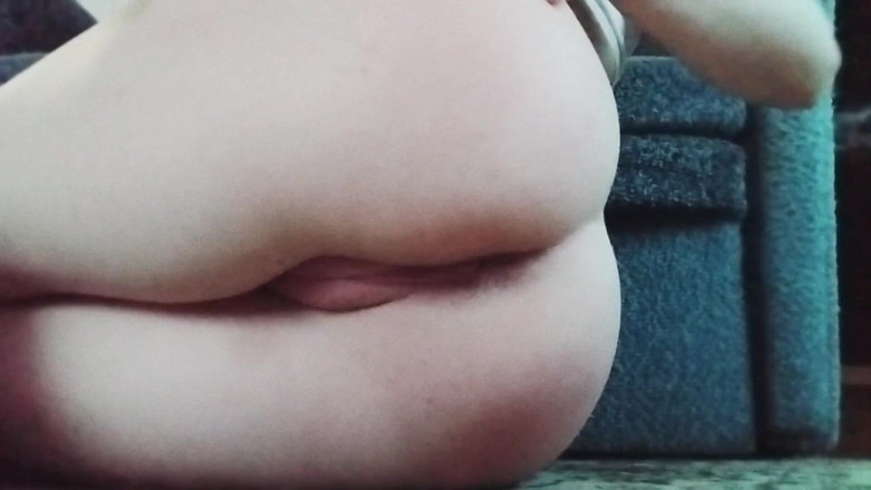 Miss_Kaprizzz19: Îmi lovesc tare curul și îmi arăt găurile strâmte