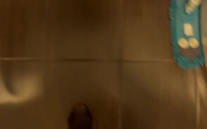 Feet: Pov: jalan-jalan dengan celana ketat warna hitam