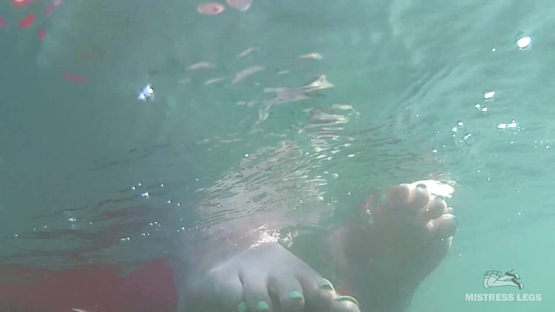 Mistress Legs: Sexy bare feet on the sea