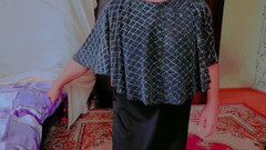 Kitty_Cross: 可愛らしいシシーのガーターベルト調整といたずらっぽい笑顔