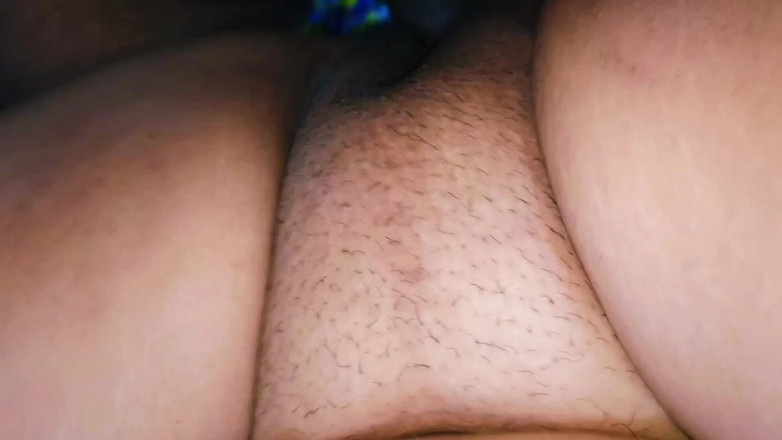 Catchybusty: Desi Ncr Bhabhiji gör ett bra jobb i hennes sängrum...