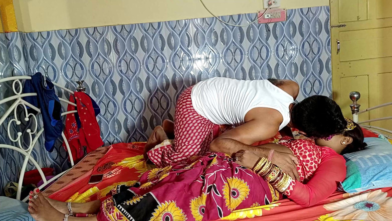 FireeCouple: Найкраща індійська баба х трахає бхабхі після Пуджі