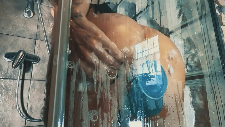 Miss Lilith devil: Ranní sprcha s mým robertkem