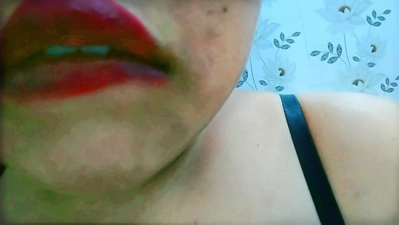 Aria Mia: Cinsel Istek Duyduğumda Eşimle Telefonda Konuşurken Mastürbasyon Yapıyorum.