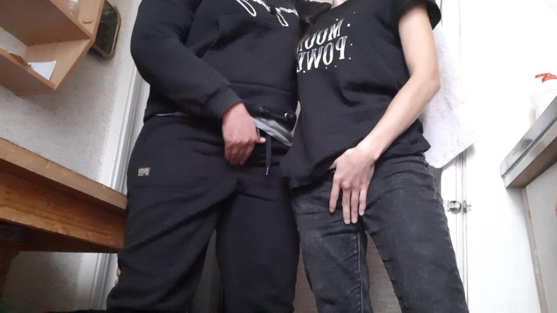 Lesbian-candys: हम पढ़ाई से पहले कपड़े पहनते हुए हस्तमैथुन करते हैं ताकि हमारे मम्मी-पापा हमें न पकड़ें - lesbian-candys