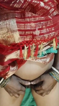 Bhabhi sari rojo quitar empujado masturbación anal