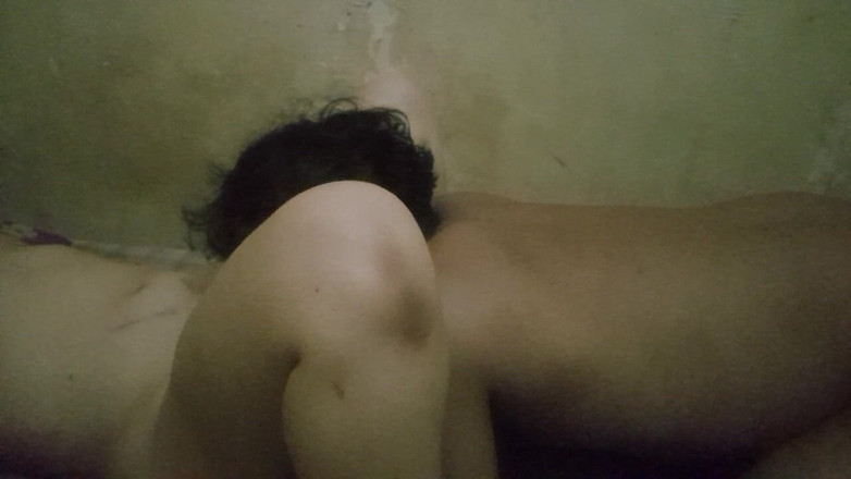 Angelina Pop: Jilat memek tante sampai muncrat