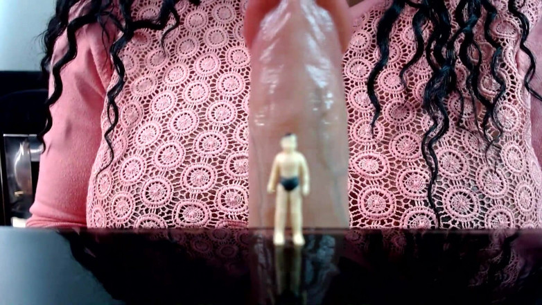 Maeling: Macro Man Got Cock Comparison - Ebony