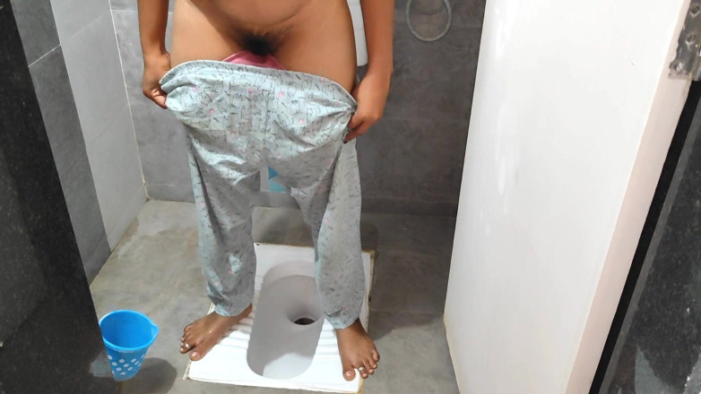 Sexy Komal: Komal had accompanied him into the bathroom to pee.