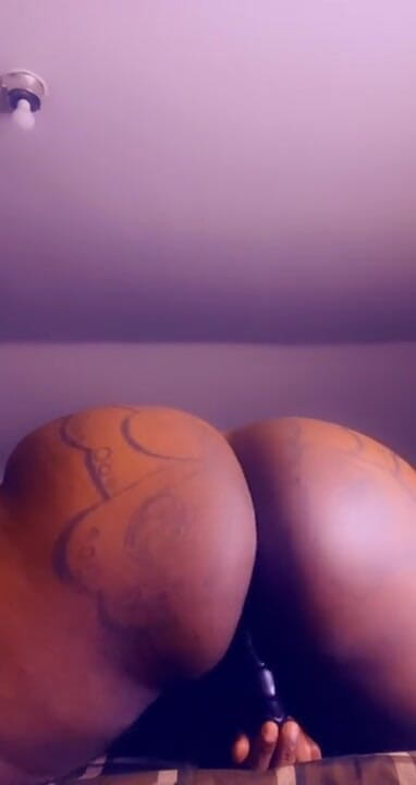 Desirable_Passion: Erwünschte leidenschaft besahnt ihren dildo
