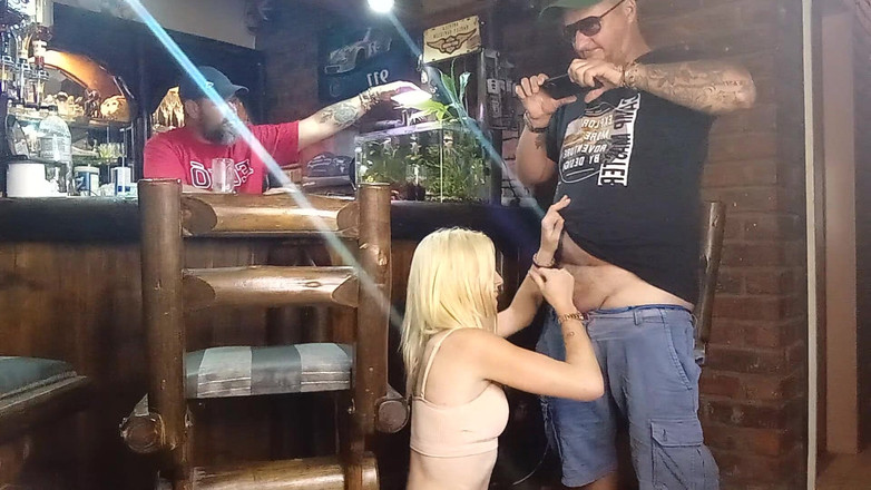 18blondteen: Aku Nyepong Kontol Ayah Tiriku Sebelum Dia Crot Di Dalam...