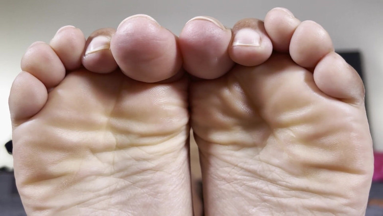 Pink Foxx: Keldai Di Hidung Anda, Tapak Kaki Di Otak Anda.