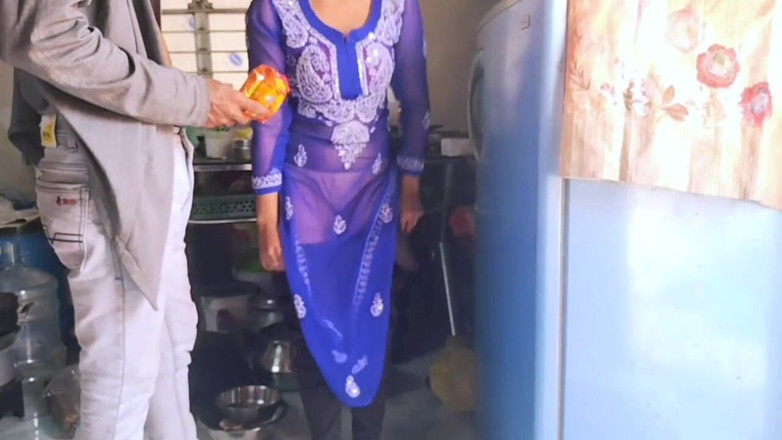 Fantacycutting: Dia pergi ke rumah teman wanita kawannya, mengongkek awek seksi...
