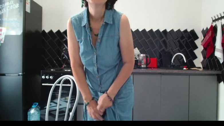 ANGELA_LADY: Milf madura (lyra red.isadora) enfiou o dedo no cu e lambeu...