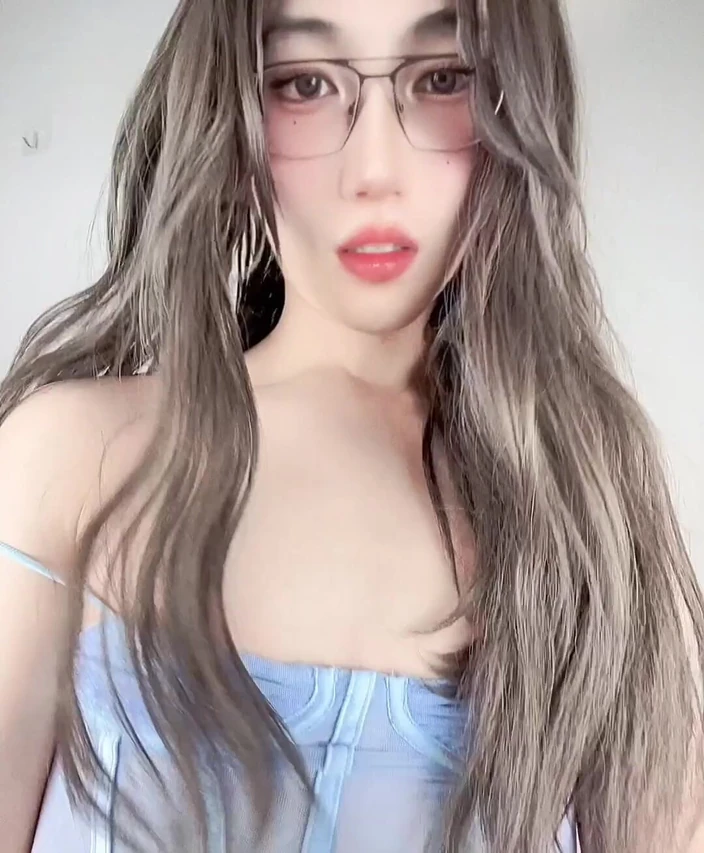 Eva Pans: Frumoasă asiatică transexuală 2