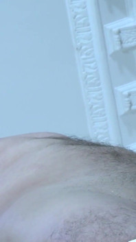 Naprawdę przystojny Twink uczy się, jak się pieprzyć przez dużego starszego kutasa