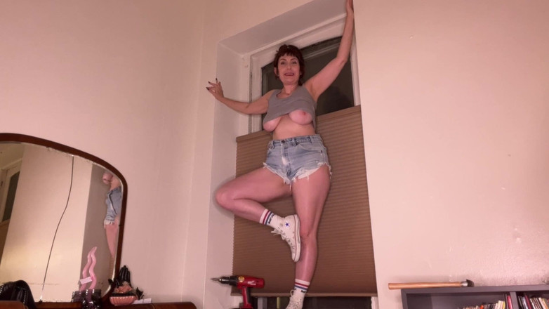 Melody Mynx: Home Improvement: um solo de Melody Mynx sem maquiagem