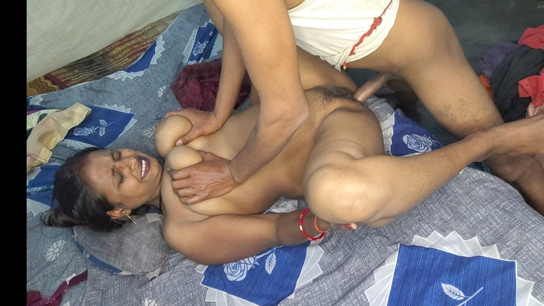 Biharixxxx728: Chica india del pueblo en apretado coño de india del...