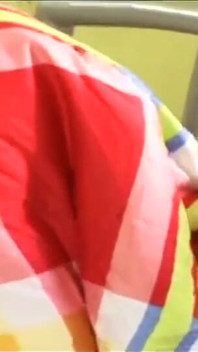 Olgun esmer orta yaşlı seksi kadın her santimi derine alıyor