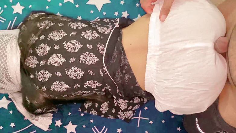 Desifilmy45: Isteri Pakistan Punjabi yang baru berkahwin dikongkek oleh kawan lama