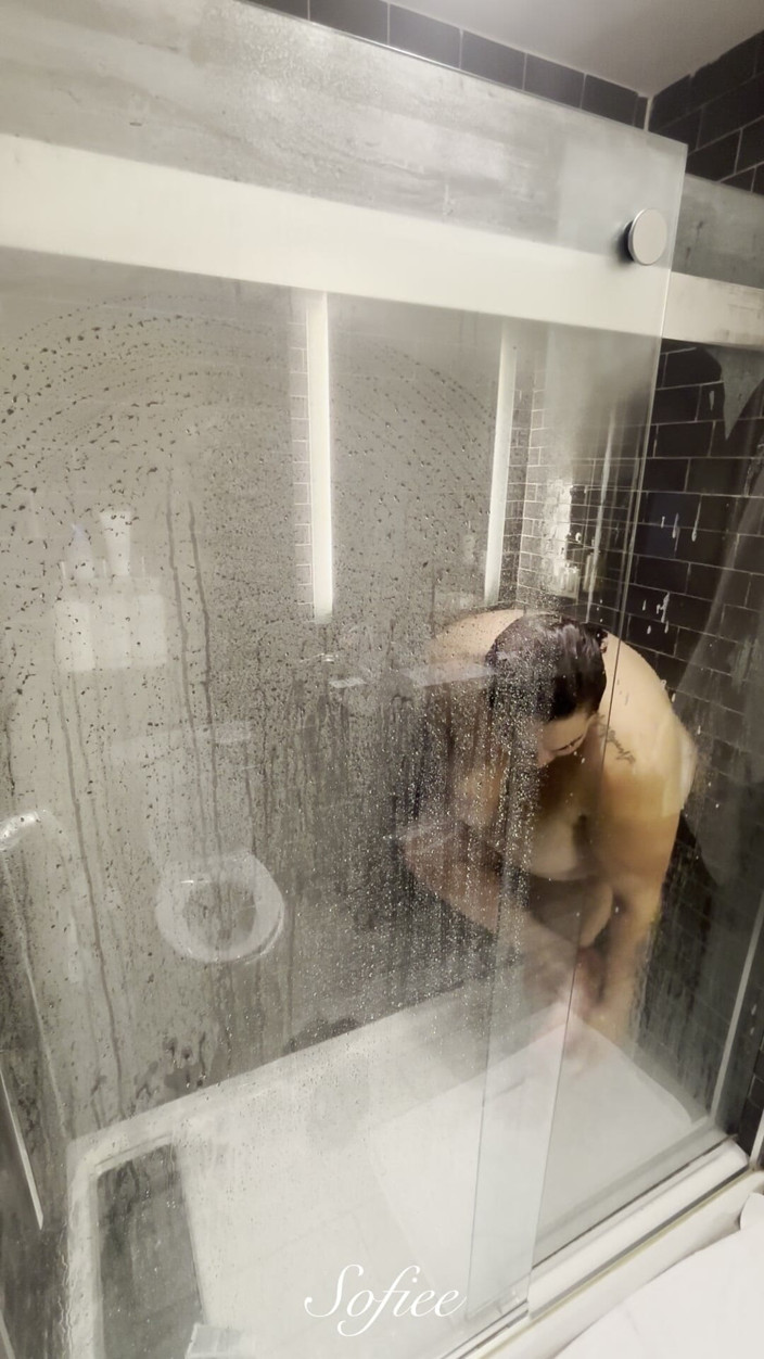 SofieeSoles: Watch Me Shower